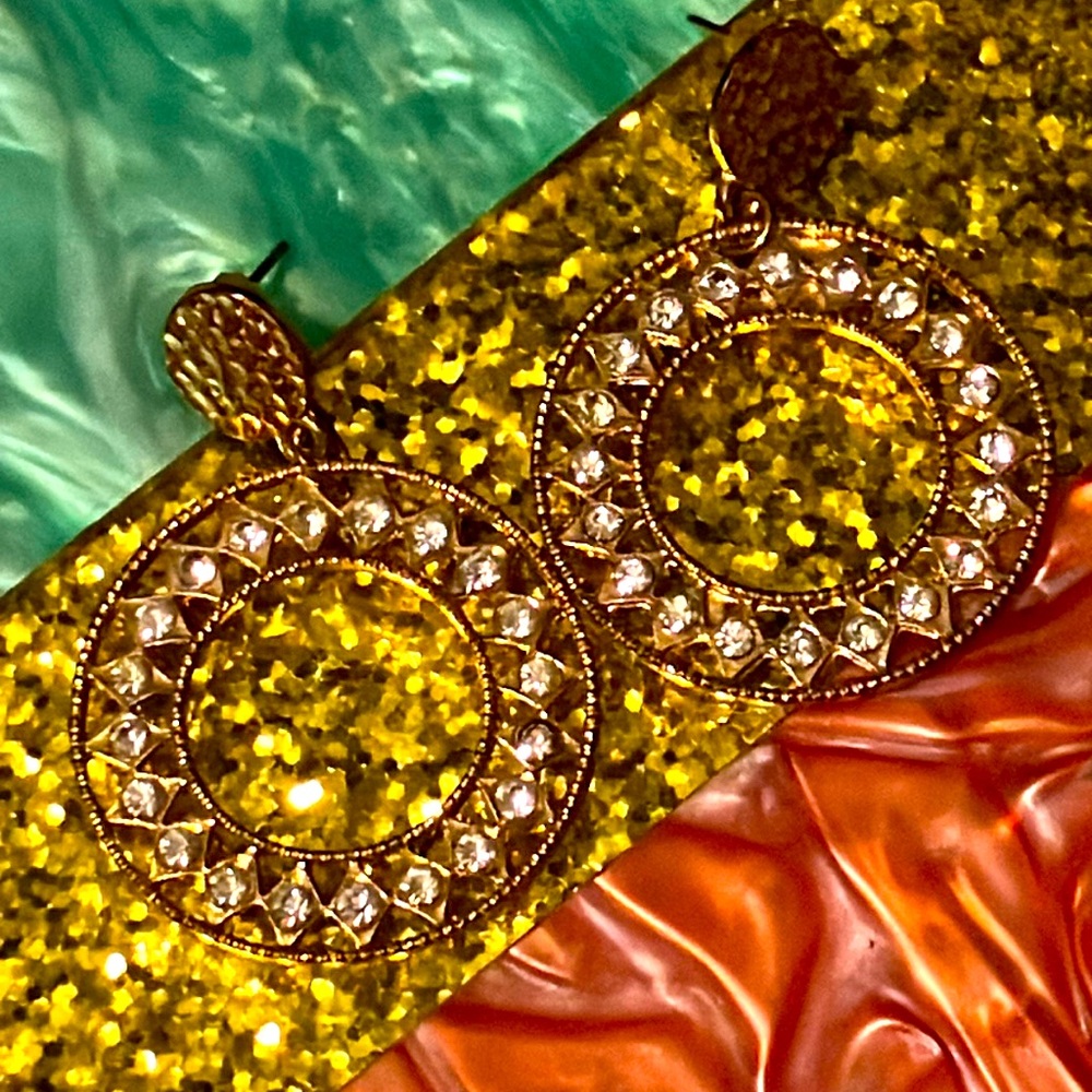 Pretty, gold earring.